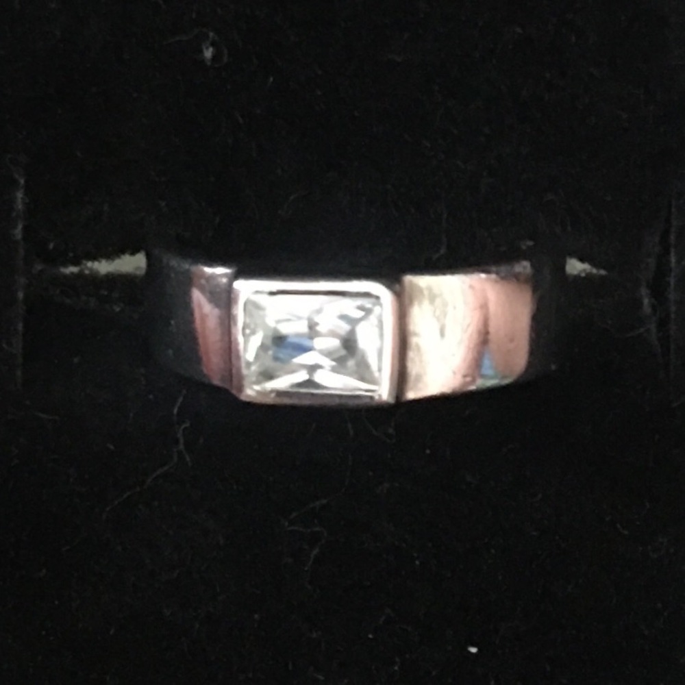 Clear stone sterling silver ring